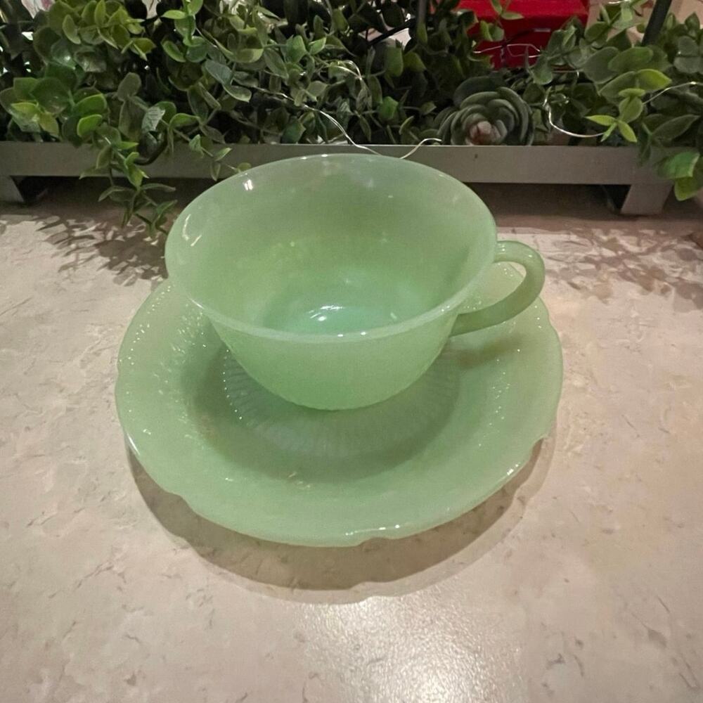 Vintage Green Jadeite Teacup 8oz & Saucer 6” ribbed w embossed floral pattern